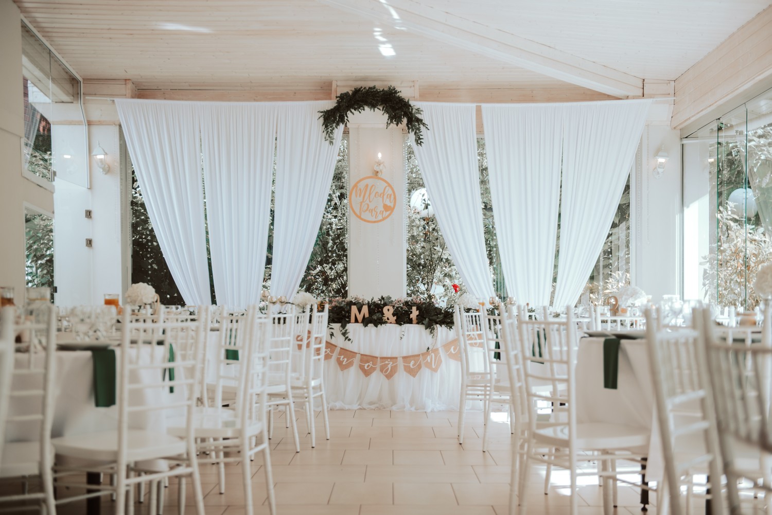 Jak zorganizować wesele bez wydawania fortuny: poradnik